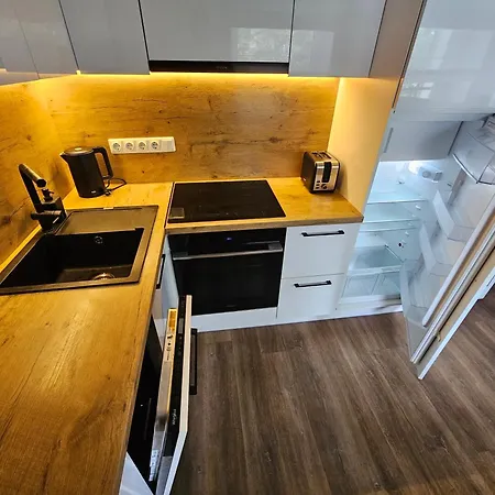 V93 Apartment *
