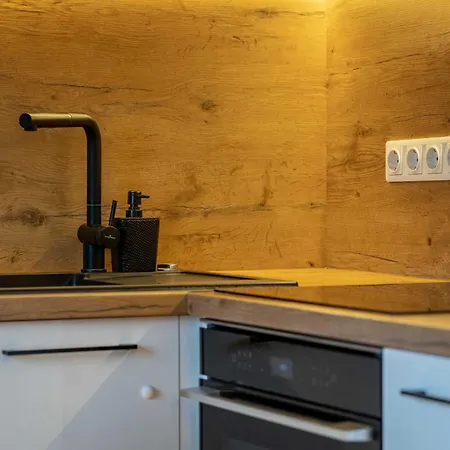 V93 Apartment *